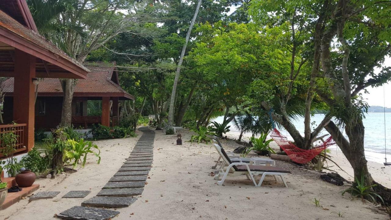 Baan Mai Beachfront Lone Island Phuket Exteriör bild