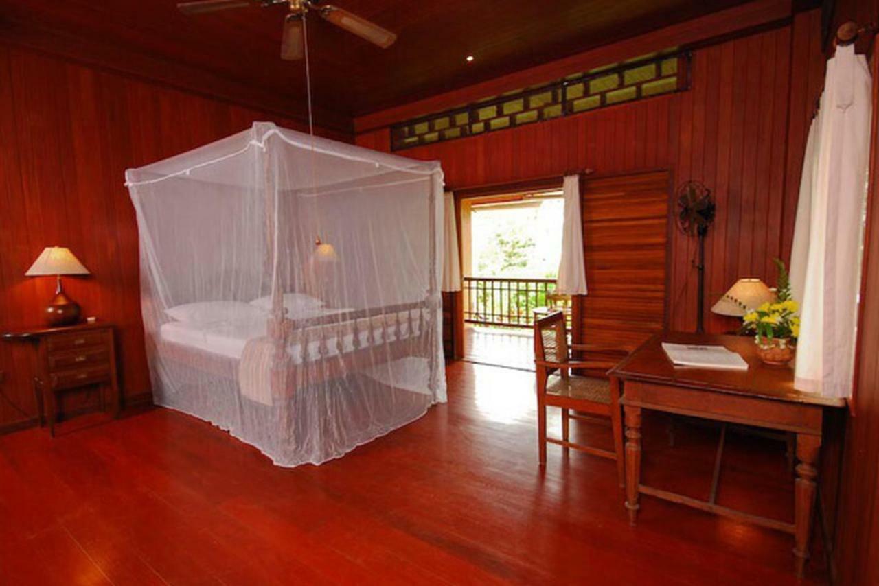 Baan Mai Beachfront Lone Island Phuket Exteriör bild