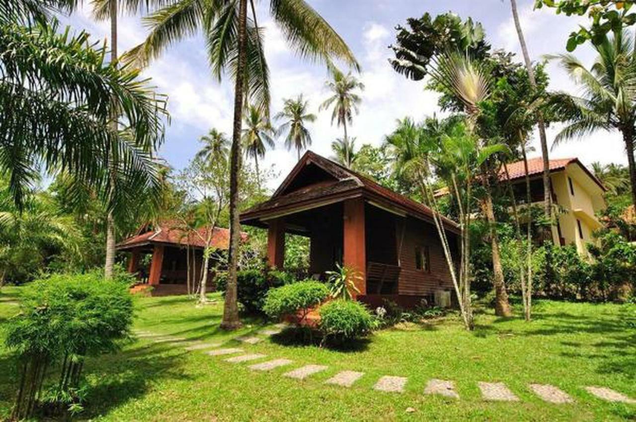 Baan Mai Beachfront Lone Island Phuket Exteriör bild