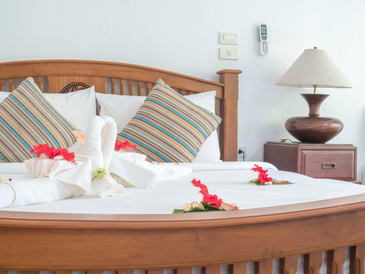 Baan Mai Beachfront Lone Island Phuket Exteriör bild