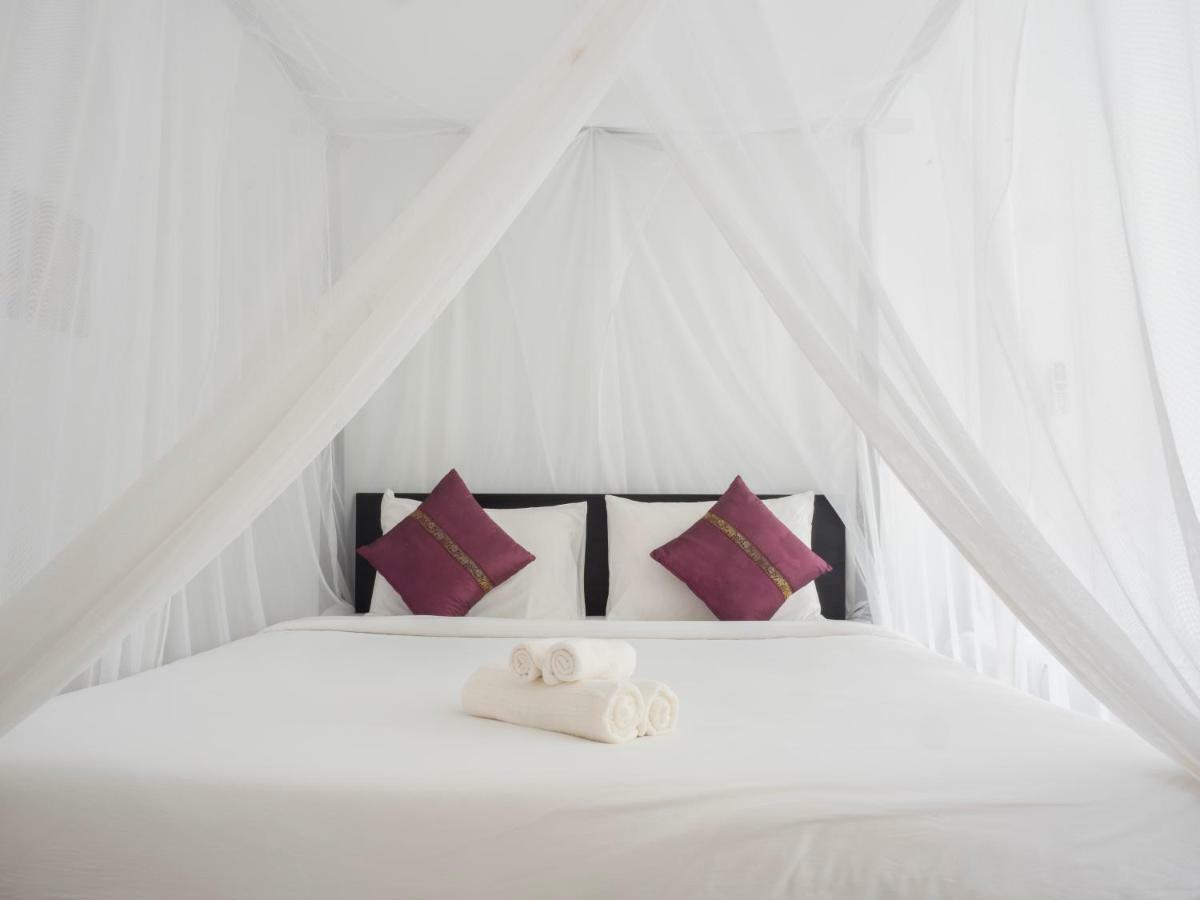 Baan Mai Beachfront Lone Island Phuket Exteriör bild
