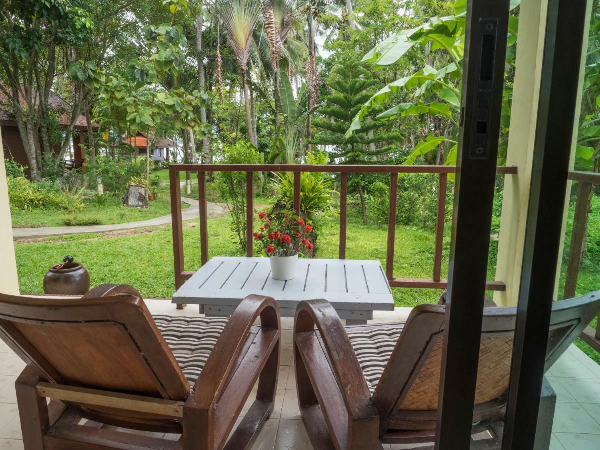 Baan Mai Beachfront Lone Island Phuket Exteriör bild