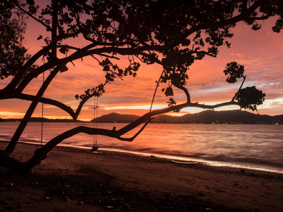 Baan Mai Beachfront Lone Island Phuket Exteriör bild