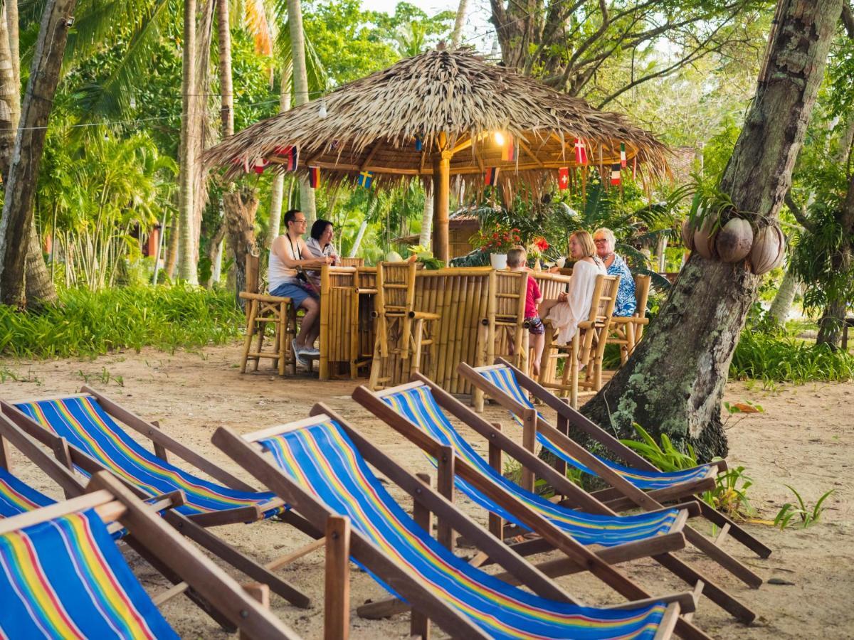 Baan Mai Beachfront Lone Island Phuket Exteriör bild