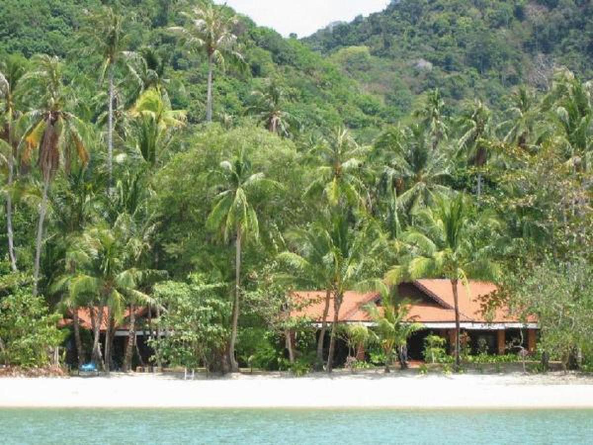 Baan Mai Beachfront Lone Island Phuket Exteriör bild